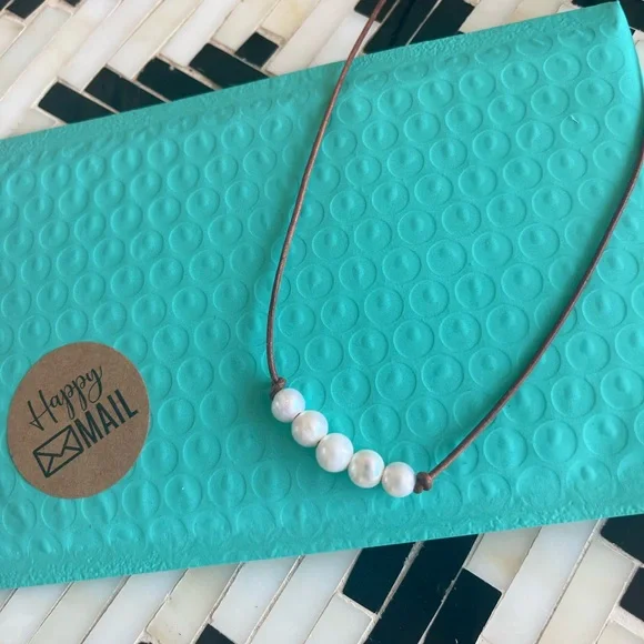 🐚Genuine Freshwater Pearl & Leather Necklace 🐚 - Picture 1 of 6